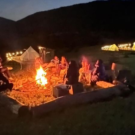 The Hunters Glamping Hotel Ciudanovita Exterior photo