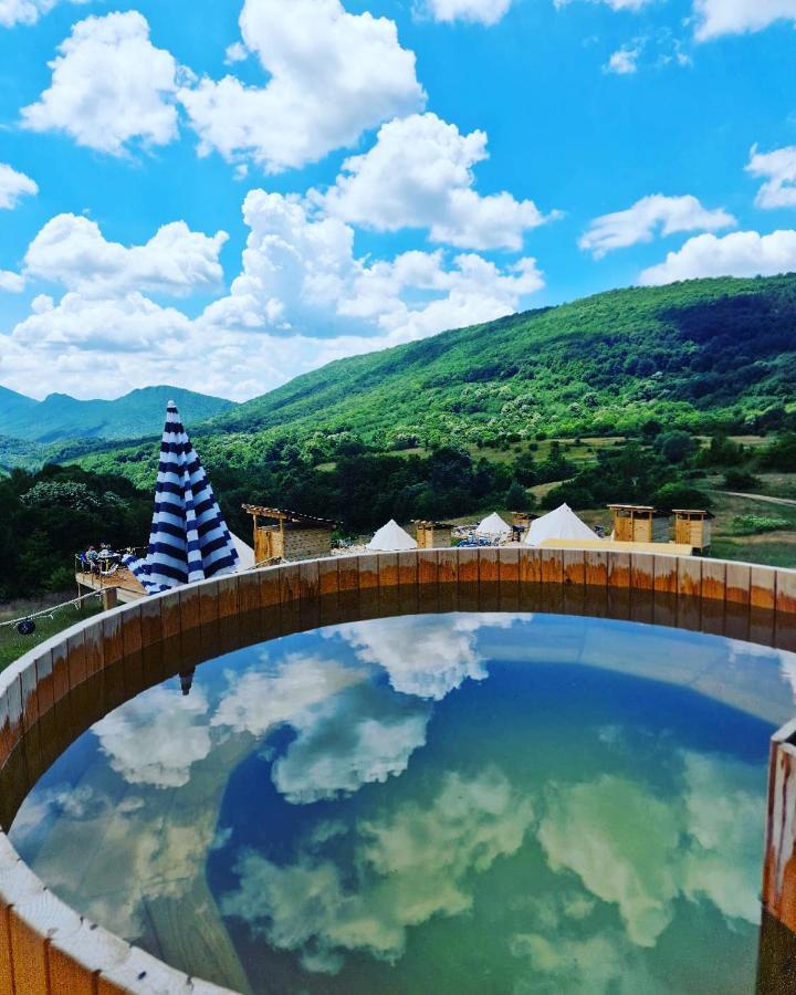 The Hunters Glamping Hotel Ciudanovita Exterior photo